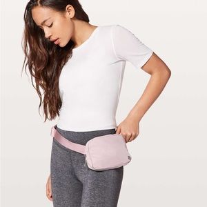 NWT Lululemon Everywhere Belt Bag - Misty Pink